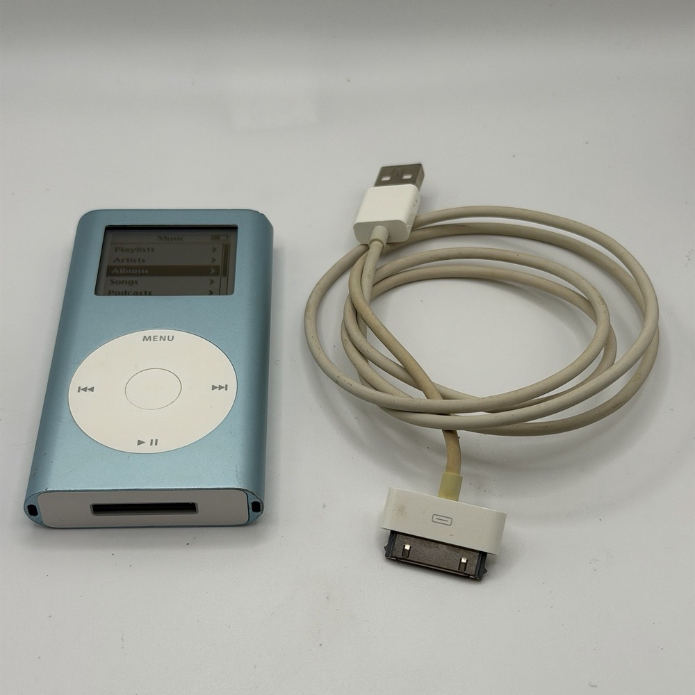 Apple iPod A1051 Light Blue 4GB Model P9436LL Works Music